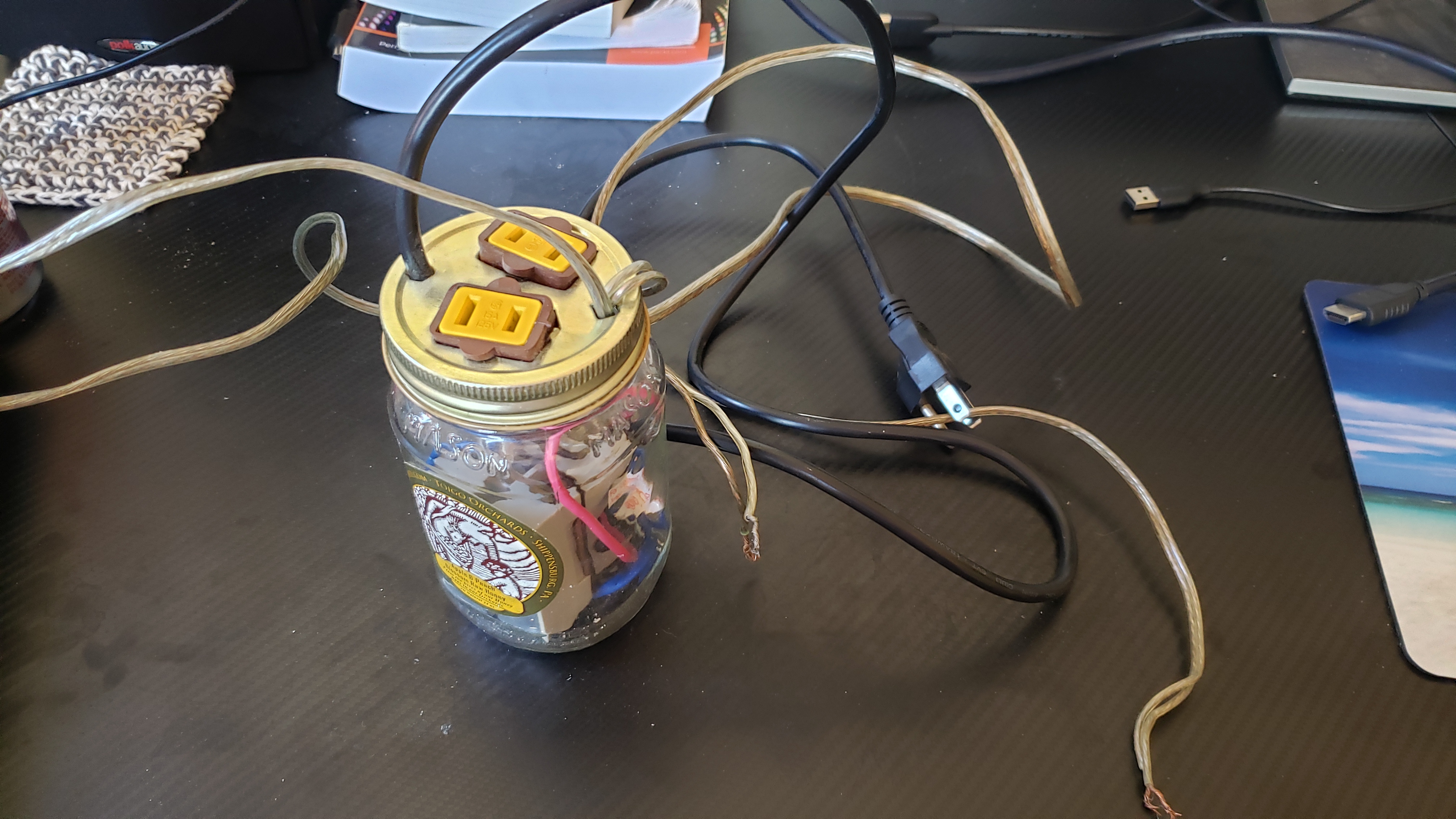 Original light project in a jar